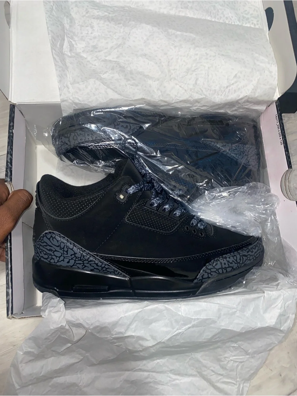 Men's Black Low-Top Athletic Sneakers with Grey & black Detail